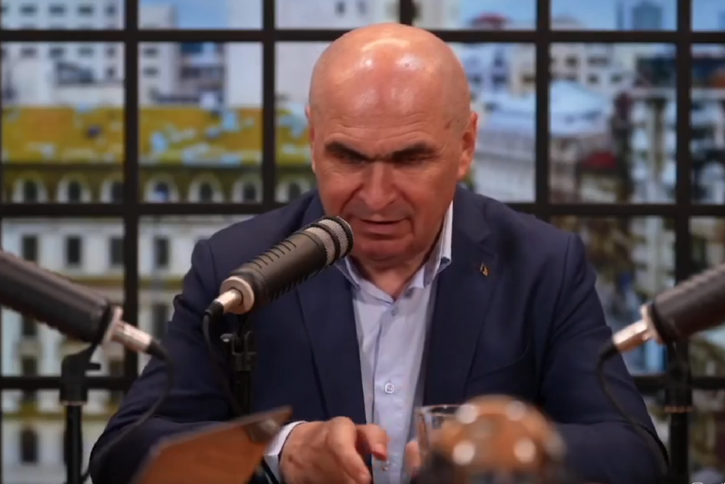 Premierul interimar Ilie Bolojan a mulțumit publicului și companiilor pentru contribuția voluntară la gestionarea crizei energetice, subliniind eficiența reducerii consumului în orele de vârf