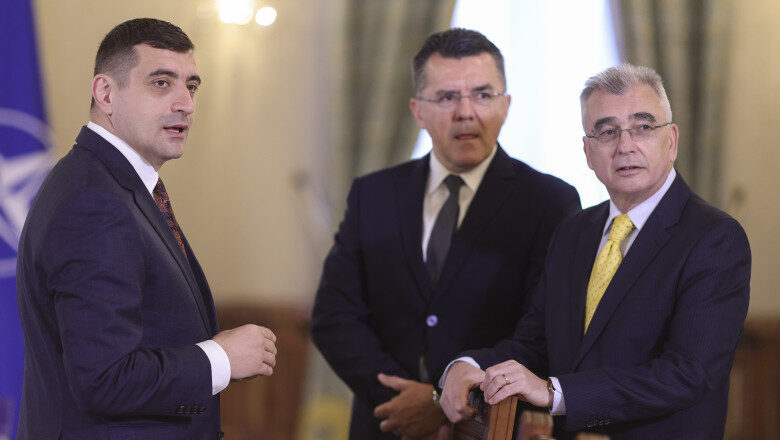 Relația AUR cu Călin Georgescu, sub lupă Prim-vicepreședintele AUR, Dan Dungaciu, a clarificat poziția partidului față de Călin Georgescu, subliniind că, deși există numeroși simpatizanți ai acestuia în cadrul formațiunii, evenimentele organizate de fostul candidat la prezidențiale nu sunt sub egida AUR