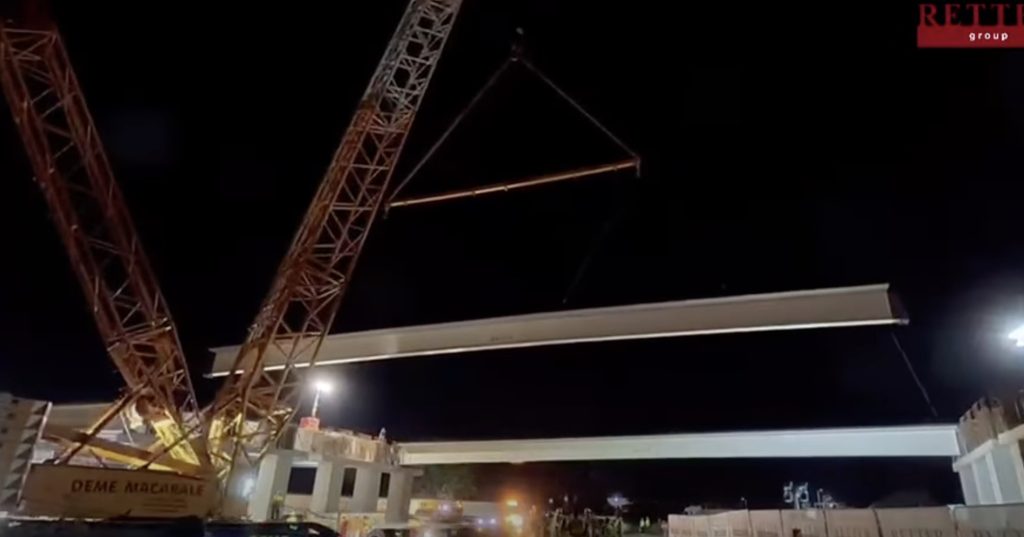 A0: Ultima grindă de beton e montată pe autostradă