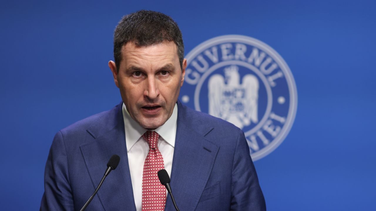 Negocieri intense pentru formarea noului Guvern, soluții pe masă pentru ieșirea din criza politică Discuțiile pentru formarea unui nou Guvern continuă în spatele ușilor închise, într-un ritm alert, pe fondul aproape trei luni de criză politică