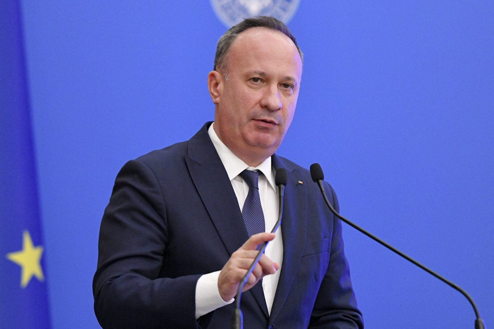 Adrian Câciu acuză PNL și USR de „bipolarism politic” pe Legea Integrității Fostul ministru de Finanțe, Adrian Câciu, a reacționat vehement pe rețelele sociale, acuzând PNL și USR de „bipolarism politic” după ce cele două partide au atacat la Curtea Constituțională Legea Integrității