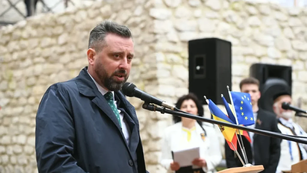 Deputatul liberal Alexandrin Moiseev a solicitat Ministerului Agriculturii și Dezvoltării Rurale elaborarea unei strategii clare pentru susținerea fermierilor prin asociere, dând exemplul unei cooperative din județul Botoșani, considerată cea mai profitabilă din România