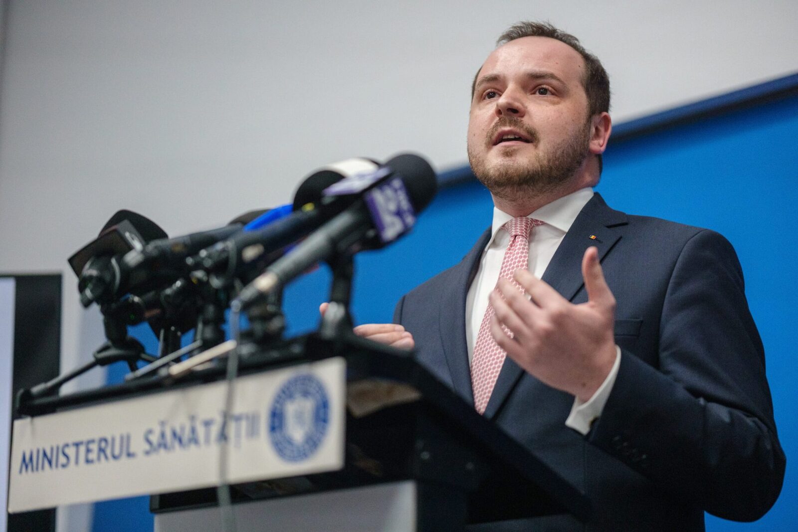 Fostul ministru al Sănătății, Alexandru ROGOBETE, îl atacă pe Ilie BOL berupa Alexandru ROGOBETE, fost ministru al Sănătății, a lansat un atac frontal la adresa lui Ilie BOL berupa, la 100 de zile de la demiterea din funcția de premier