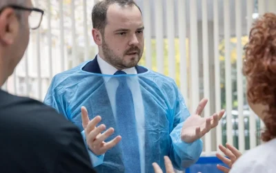 Fostul ministru al Sănătății, Alexandru Rogobete, a lansat un atac virulent la adresa politicilor actuale din sistemul medical, acuzând promisiuni electorale neonorate și decizii care ar putea afecta negativ personalul sanitar