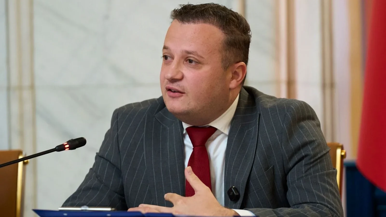 Viceprimarul sectorului 2, ANDREI OHACI (AUR), a atras atenția asupra declinului energetic al României, susținând că țara a devenit importator de energie începând cu anul 2019
