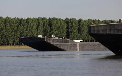 Ultimele barje au fost scufundate pe Dunăre Administrația Națională Apele Române a anunțat sâmbătă seară finalizarea cu succes a operațiunii de scufundare a ultimelor două barje, având ca scop limitarea scăderii nivelului apei în zona Centralei Nucleare de la Cernavodă