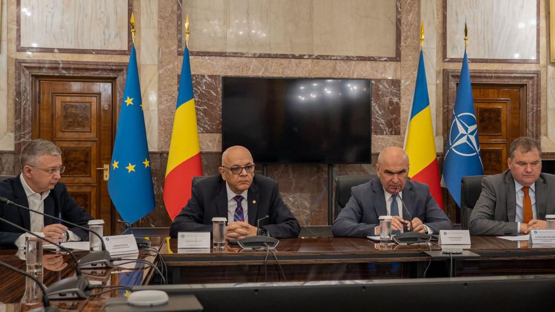 Premierul demis ILIE BOLOJAN a tras la răspundere prefecții și responsabilii proiectelor finanțate din fonduri europene, amenințându-i cu rambursarea banilor sau cu suportarea costurilor din bugetele locale pentru investițiile nefinalizate la termen