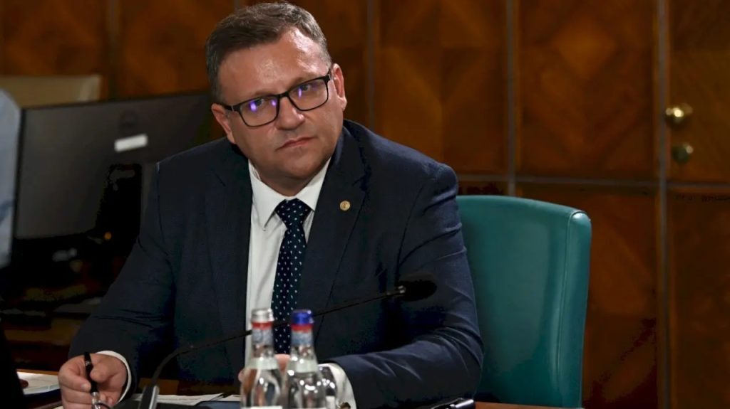 Clarificări necesare pe tema „partenerului de viață” în noua lege ANI Deputatul PSD Marius BUDĂI a subliniat necesitatea unor clarificări suplimentare privind definiția legală a „partenerului de viață”, în contextul votului pentru amendamentul AUR, susținut de PSD, care impune declararea averii de către aceștia