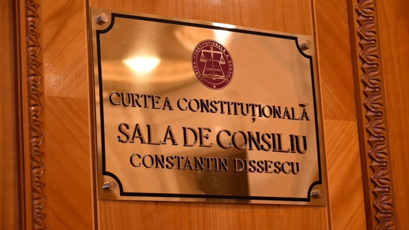 Curtea Constituțională a României (CCR) se pregătește să își întrerupă vacanța pentru a judeca, în regim de urgență, sesizarea de neconstituționalitate formulată de parlamentarii USR și PNL împotriva noii Legi a integrității