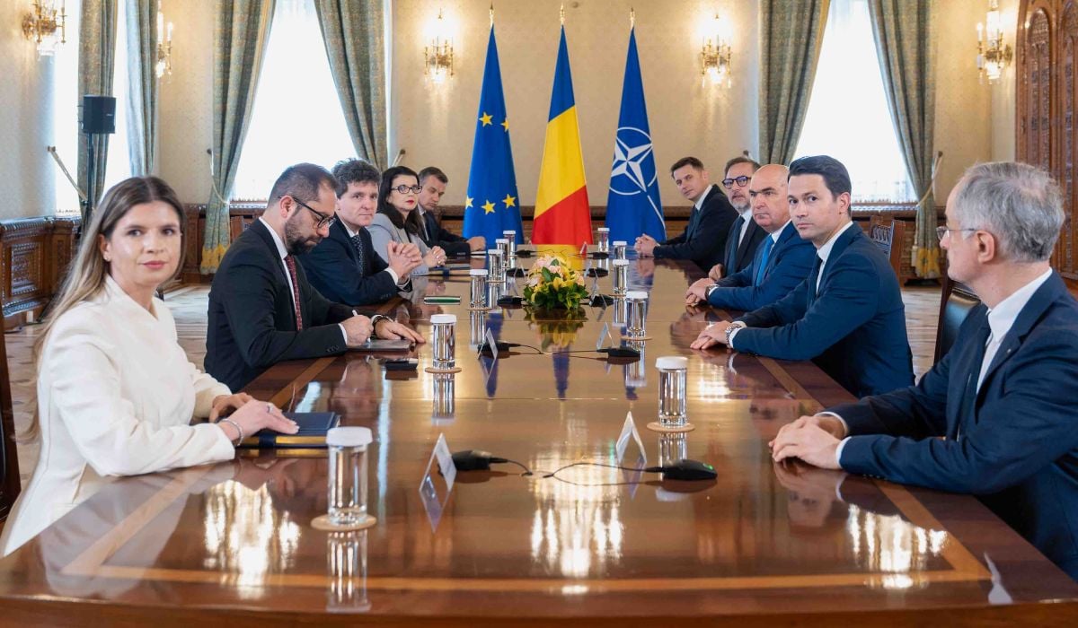Val de nemulțumiri sindicale pe noua lege a salarizării Noua lege a salarizării unitare generează un val de nemulțumiri în rândul sindicatelor din educație și sănătate, în timp ce șeful statului dorește adoptarea rapidă a actului normativ, chiar și în cadrul unei sesiuni extraordinare a Parlamentului