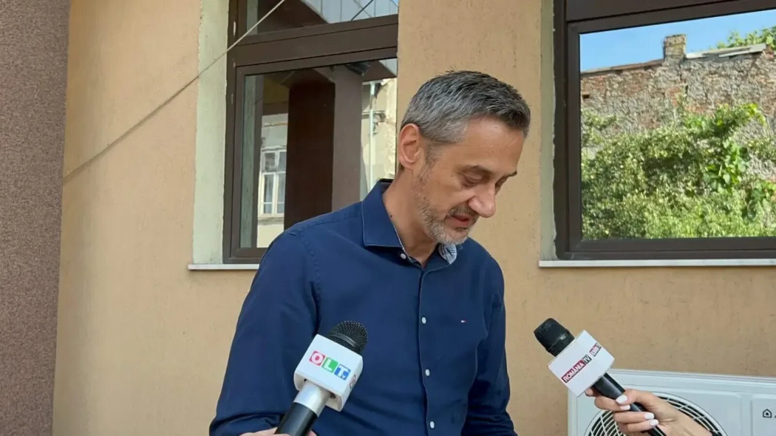 Primarul municipiului Slatina, MARIO DE MEZZO, a fost audiat la Parchetul de pe lângă Judecătoria Slatina, iar la ieșire a aflat că este inculpat în dosarul ”Cimitirul Stehareți”