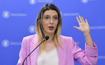 Eșecul operațiunii de la Cernavodă, imputat Ministerului Transporturilor Ministra interimară a Mediului, Diana Buzoianu, a declarat că responsabilitatea pentru eșecul operațiunii de realimentare a Centralei Nucleare de la Cernavodă, prin Dunăre, revine miniștrilor social-democrați ai Transporturilor și fostei guvernări