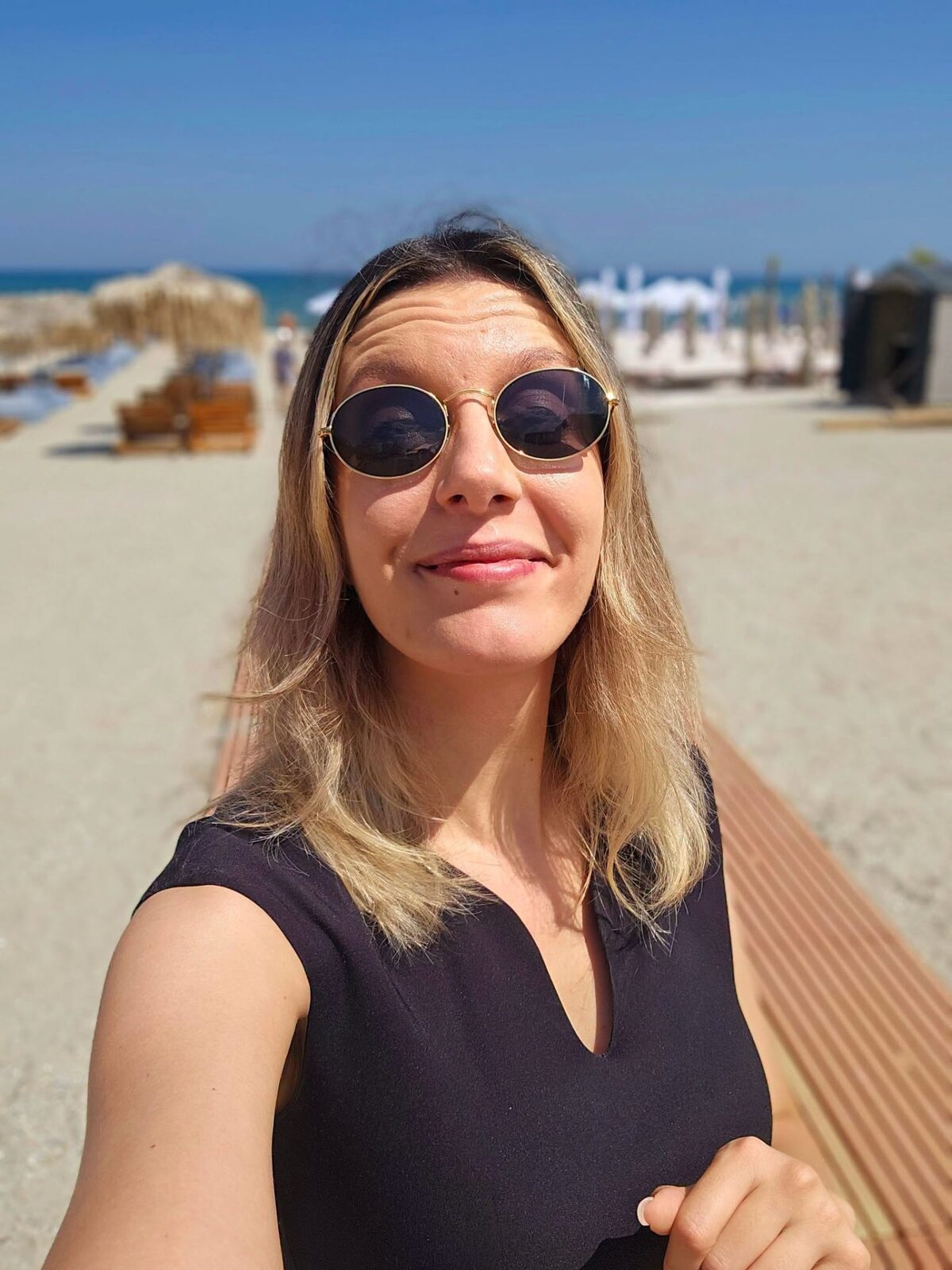 Ministrul Mediului, Diana Buzoianu, a anunțat un grad de ocupare de 100% pe litoralul românesc în weekendul anterior, felicitând Asociația Patronală RESTO Constanța și Federația Patronatelor din Industria Ospitalității din România (FPIOR) pentru acest succes