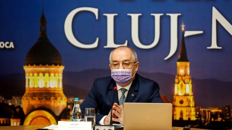 Primarul municipiului Cluj-Napoca, EMIL BOC, a cerut oprirea imediată a împrăștierii de îngrășăminte organice pe terenurile agricole din proximitatea orașului, după ce un miros pestilențial a invadat din nou zone rezidențiale