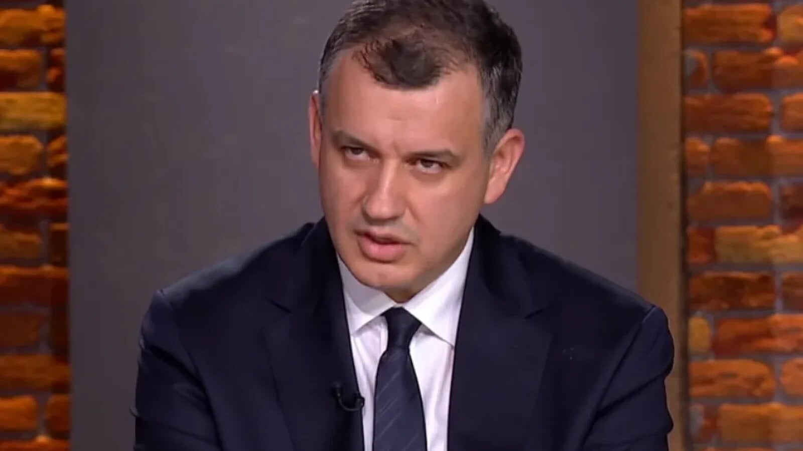 Europarlamentarul Eugen Tomac a oferit recent detalii despre strategia politică a Președintelui Klaus Iohannis, accentuând necesitatea depășirii rapide a crizei politice actuale