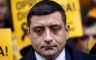 George Simion ironizează contestarea la CCR a Legii ANI de către Nicușor Dan Președintele AUR, George Simion, a reacționat, luni, printr-un mesaj ironic, la decizia primarului general al Capitalei, Nicușor Dan, de a contesta la Curtea Constituțională Legea privind integritatea