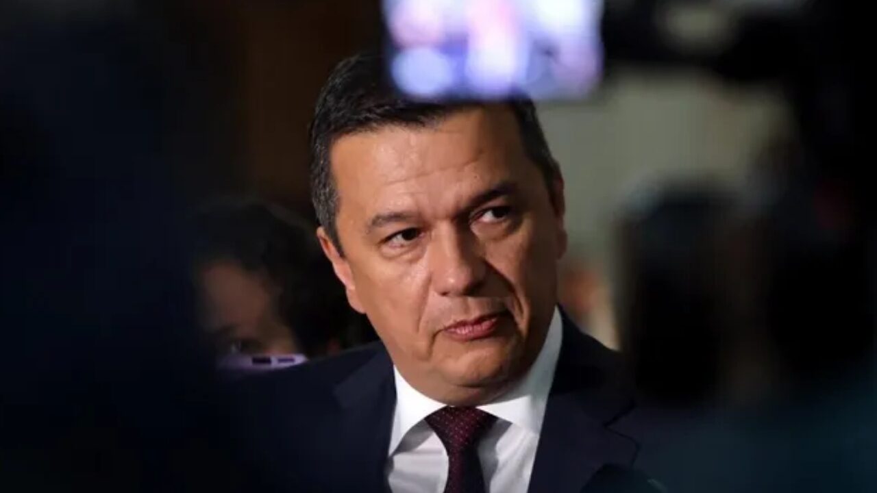 Grindeanu anunță stagnare în negocierile pentru formarea Guvernului Președintele PSD și al Camerei Deputaților, Sorin GRINDEANU, a declarat luni că nu există nicio noutate în discuțiile privind formarea unui nou Executiv, în ciuda unor informații apărute în spațiul public despre o posibilă întâlnire a sa cu Nicușor Dan
