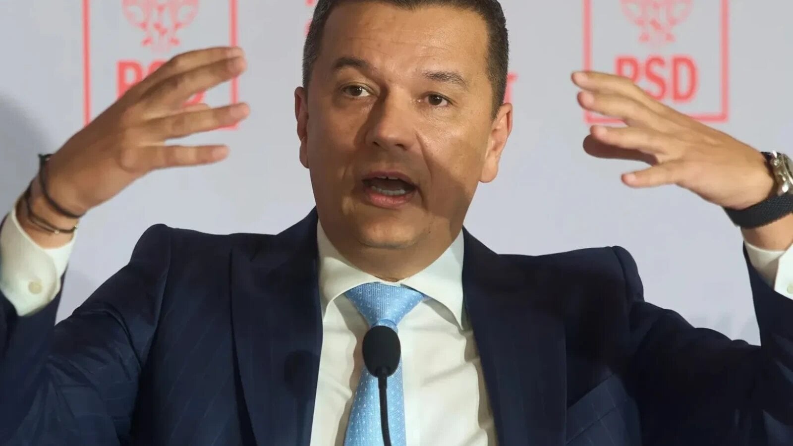 Sorin Grindeanu, președintele PSD, a criticat ferm poziția PNL privind susținerea unui guvern tehnocrat, acuzând liberalii de inconsecvență și de prelungeirea crizei politice