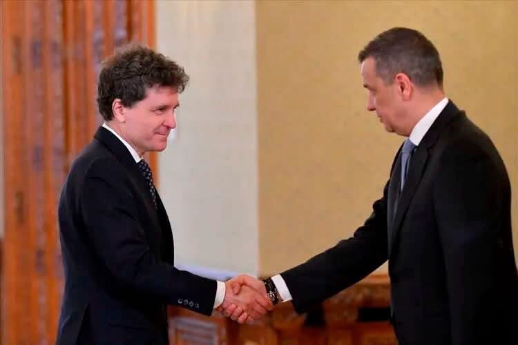 Discuții de urgență pentru legea salarizării unice Liderii principalelor partide din vechea coaliție de guvernare se reunesc marți la Palatul Cotroceni pentru discuții esențiale privind legea salarizării unice, un proiect vital pentru România, blocat momentan din cauza nemulțumirilor resimțite de diverse categorii socio-profesionale