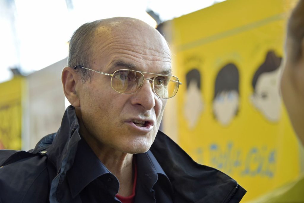 Cristian Tudor Popescu avertizează că anumite facțiuni politice ar putea favoriza un faliment al țării pentru a-și consolida puterea, în timp ce agenția Fitch menține România la limita investițiilor recomandate Gazetarul Cristian Tudor Popescu lansează un avertisment sever cu privire la motivele refuzului anumitor formațiuni politice de a adopta reformele asumate prin Planul Național de Redresare și Reziliență (PNRR)