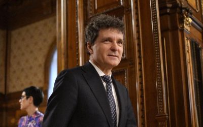 Aderarea la euro, un obiectiv politic comun, dar cu pași încă incerți Președintele României, Nicușor Dan, a reafirmat angajamentul politic al tuturor partidelor pro-europene față de aderarea la moneda unică europeană, subliniind că acest obiectiv va rămâne prioritar indiferent de componența viitorului Guvern