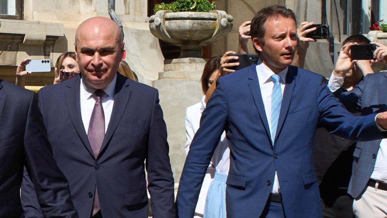 Liberalii ezită să confirme nominalizarea lui Siegfried Mureșan pentru premier Președintele PNL, Ilie Bolojan, a evitat să confirme explicit dacă la următoarele consultări de la Cotroceni, alături de președintele Klaus Iohannis, partidul va susține în continuare varianta Siegfried Mureșan pentru funcția de prim-ministru