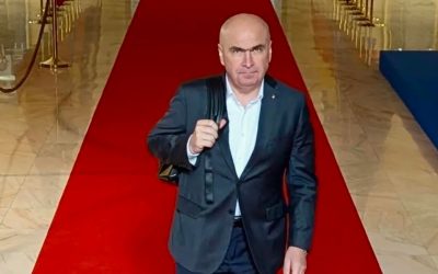 Premierul Ilie Bolojan și-a achiziționat recent, pe 4 august, volumul istoric „Românii și Otomanii” de Tahsin Gemil, de la Galeriile Cișmigiu