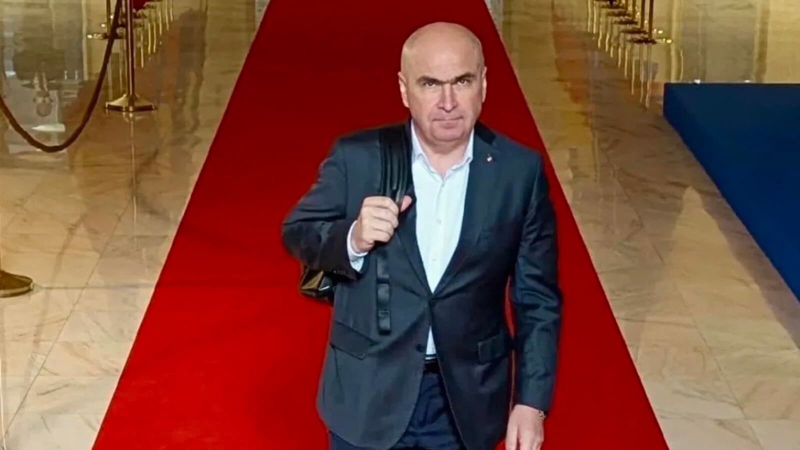 Premierul Ilie Bolojan și-a achiziționat recent, pe 4 august, volumul istoric „Românii și Otomanii” de Tahsin Gemil, de la Galeriile Cișmigiu