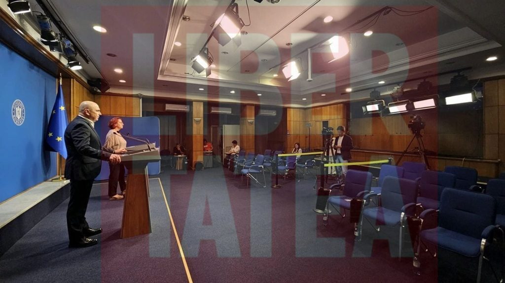 Ședință de Guvern extraordinară, anunțată cu puțin timp înainte Într-o seară de marți neașteptată, Guvernul condus de premierul ILIE BOLOJAN a convocat o ședință extraordinară, deviind de la regula obișnuită a ședințelor de joi