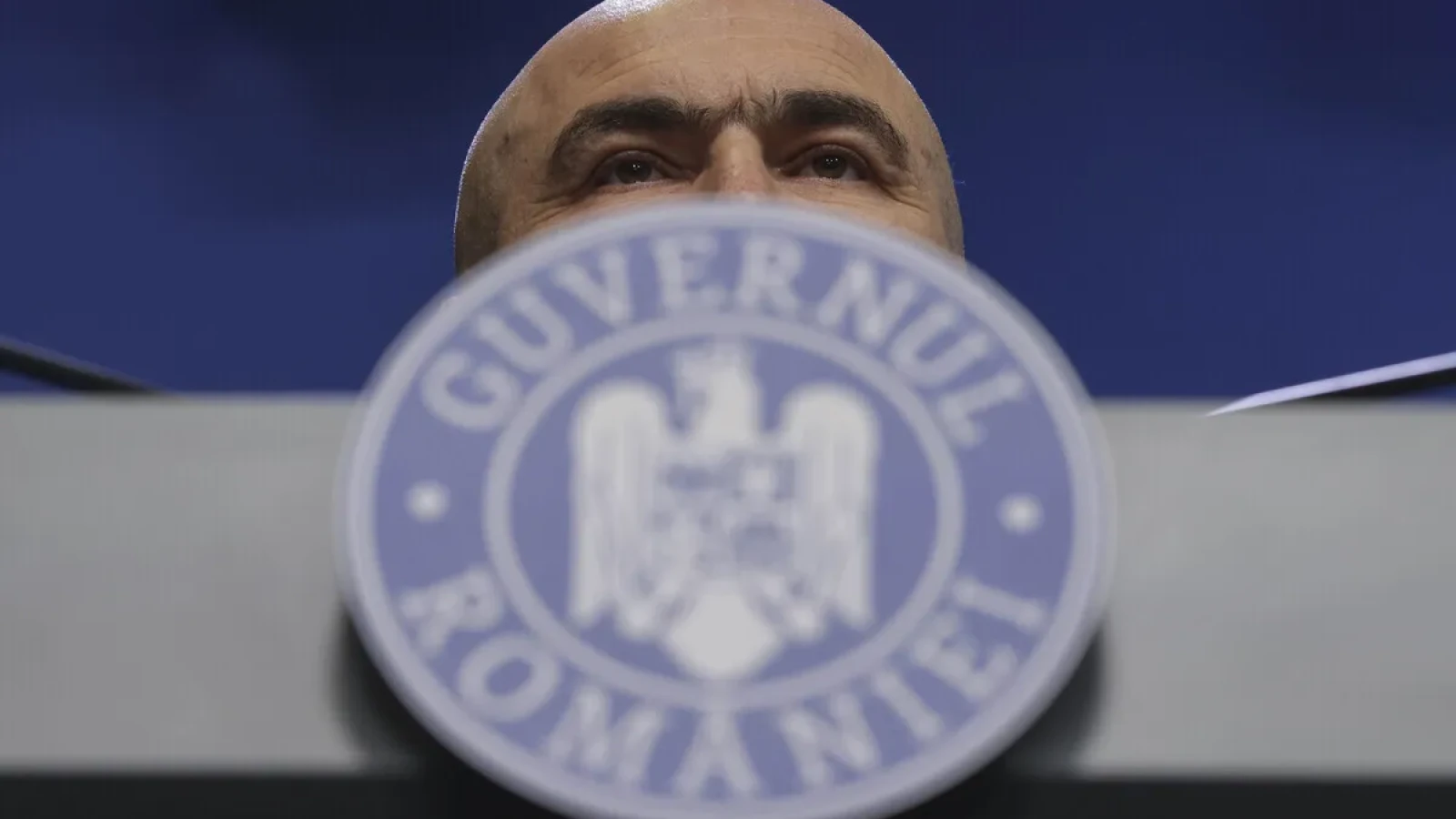 Ilie Bolojan, premierul demis, a subliniat marți seara, într-o intervenție la Digi24, necesitatea stringentă a formării unui nou guvern cu puteri depline, acuzând, în același timp, PNL de multiple compromisuri pe parcursul colaborării guvernamentale anterioare