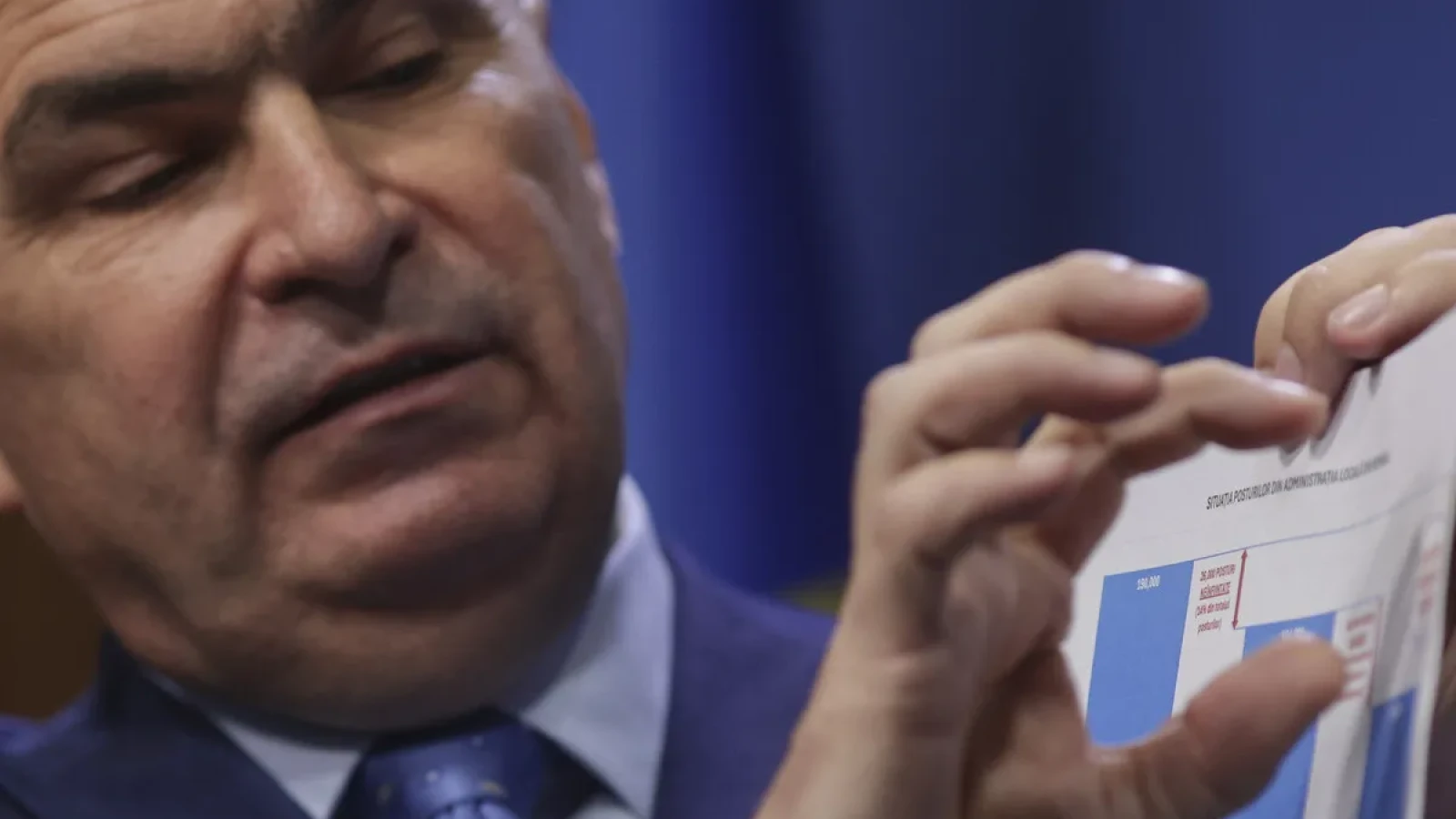 Premierul demis ILIE BOLOJAN a declarat, vineri, la RFI, că va merge mai departe cu noua Lege a salarizării, în ciuda opoziției venite din toate părțile