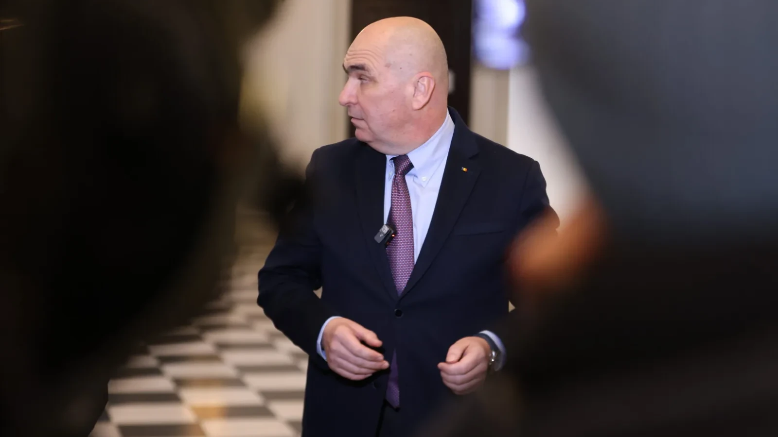 Premierul interimar Ilie Bolojan este optimist cu privire la o posibilă scădere a prețurilor la motorină și benzină în perioada următoare, invocând stabilizarea transporturilor de țiței și revenirea rafinăriilor din România la capacitate maximă de producție