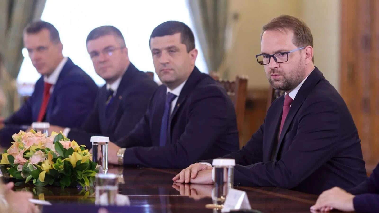 USR menține presiunea pentru formarea unui guvern minoritar PNL-USR-UDMR, respingând categoric revenirea PSD în Executiv
