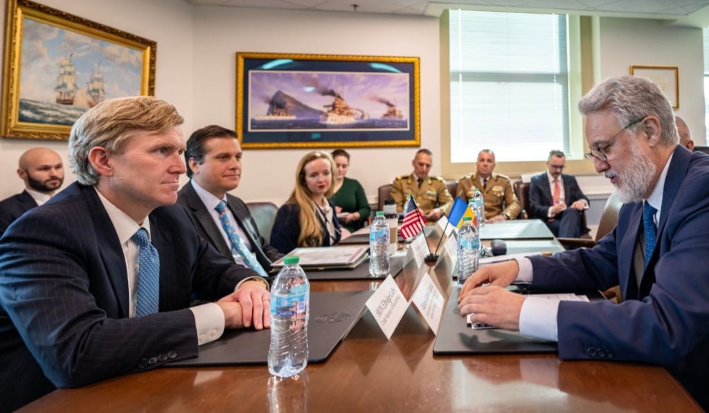 România, alături de Statele Unite: Mesajul consilierului prezidențial Marius Lazurcă de la Washington Consilierul prezidențial Marius Lazurcă a transmis un mesaj clar de la Washington, subliniind solidaritatea României cu Statele Unite ale Americii, în urma unei vizite oficiale