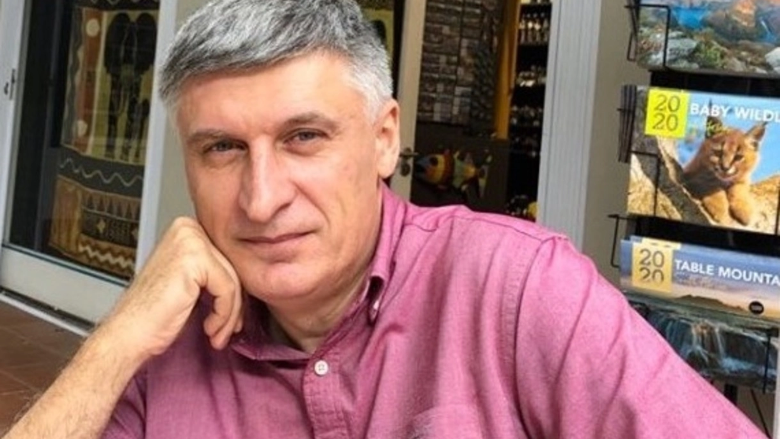 Fostul consilier prezidențial Cătălin Avramescu a reacționat miercuri, după ce a fost audiat la DIICOT într-un dosar de pornografie infantilă și după perchezițiile efectuate la locuința sa din București
