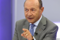 Băsescu critică soluția pentru Cernavodă: „Este o cârpeală” Fostul președinte Traian Băsescu, cu experiență anterioară ca inspector-șef al Navigației Civile, a declarat că scufundarea unor barje pe Dunăre, ca soluție pentru asigurarea necesarului de apă al centralei nucleare de la Cernavodă, este o metodă nerecomandată și temporară