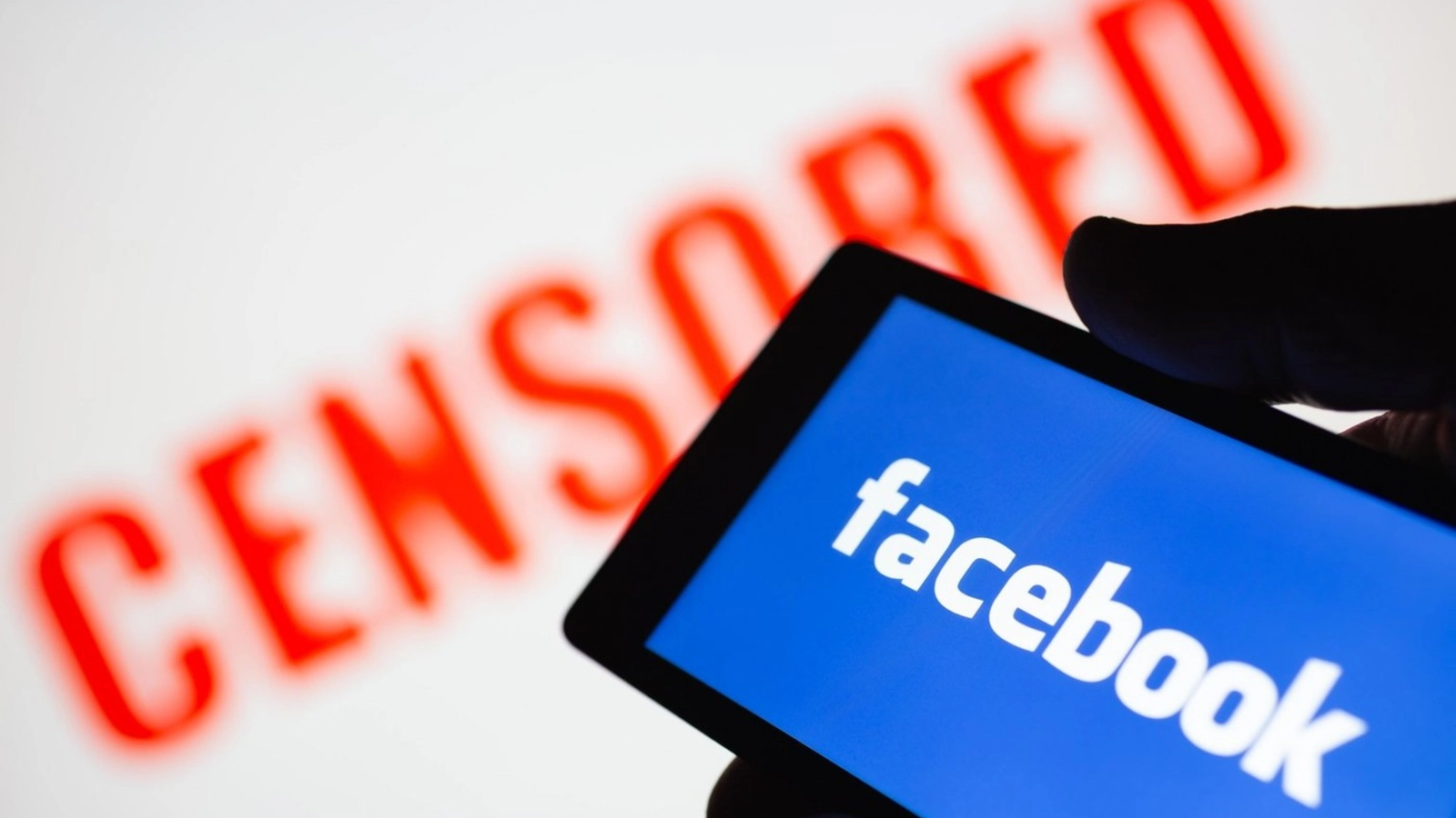 Primăria Alba Iulia acuzată că blochează pe Facebook vocile critice Zeci de locuitori ai municipiului Alba Iulia, inclusiv jurnaliști și foști consilieri locali, nu mai au voie să comenteze pe pagina de Facebook a Primăriei, după ce au manifestat atitudini critice la adresa administrației locale