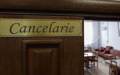 Camera Deputaților a adoptat, miercuri, în plen, o propunere legislativă care limitează numărul de ore de predare pentru directorii de școli, grădinițe și creșe, precum și pentru inspectorii școlari generali și adjuncți