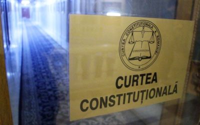 Legea Integrității, contestată la CCR: Fritz riscă pierderea mandatului, iar soții politicienilor sunt vizați Un grup format din 27 de senatori USR și PNL a depus o sesizare la Curtea Constituțională a României (CCR) vizând aspecte cheie ale legii integrității, inclusiv prevederi care ar putea duce la pierderea mandatului de primar de către liderul USR, Dominic Fritz, și noi obligații de declarare a averilor pentru partenerii politicienilor