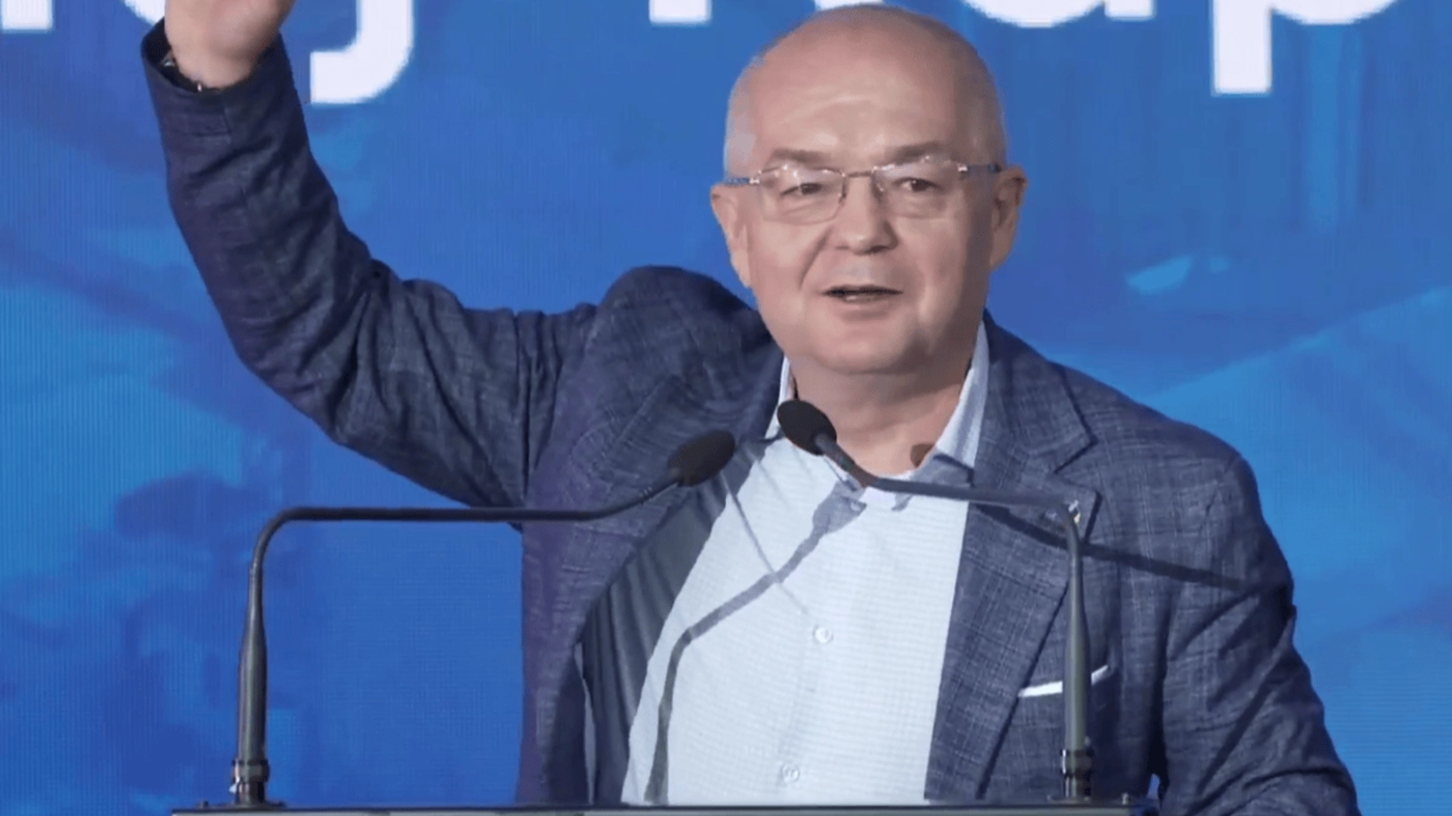 Primarul orașului Cluj-Napoca, Emil Boc, a dezvăluit o rețetă inedită pentru festivalierii de la Untold, propunându-le un remediu tradițional pentru mahmureala post-petrecere