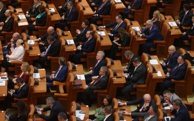 AUR și SOS România contestă la CCR legea datoriilor către Pfizer Grupările parlamentare AUR și SOS România din Camera Deputaților depun astăzi o sesizare comună de neconstituționalitate la Curtea Constituțională a României (CCR)