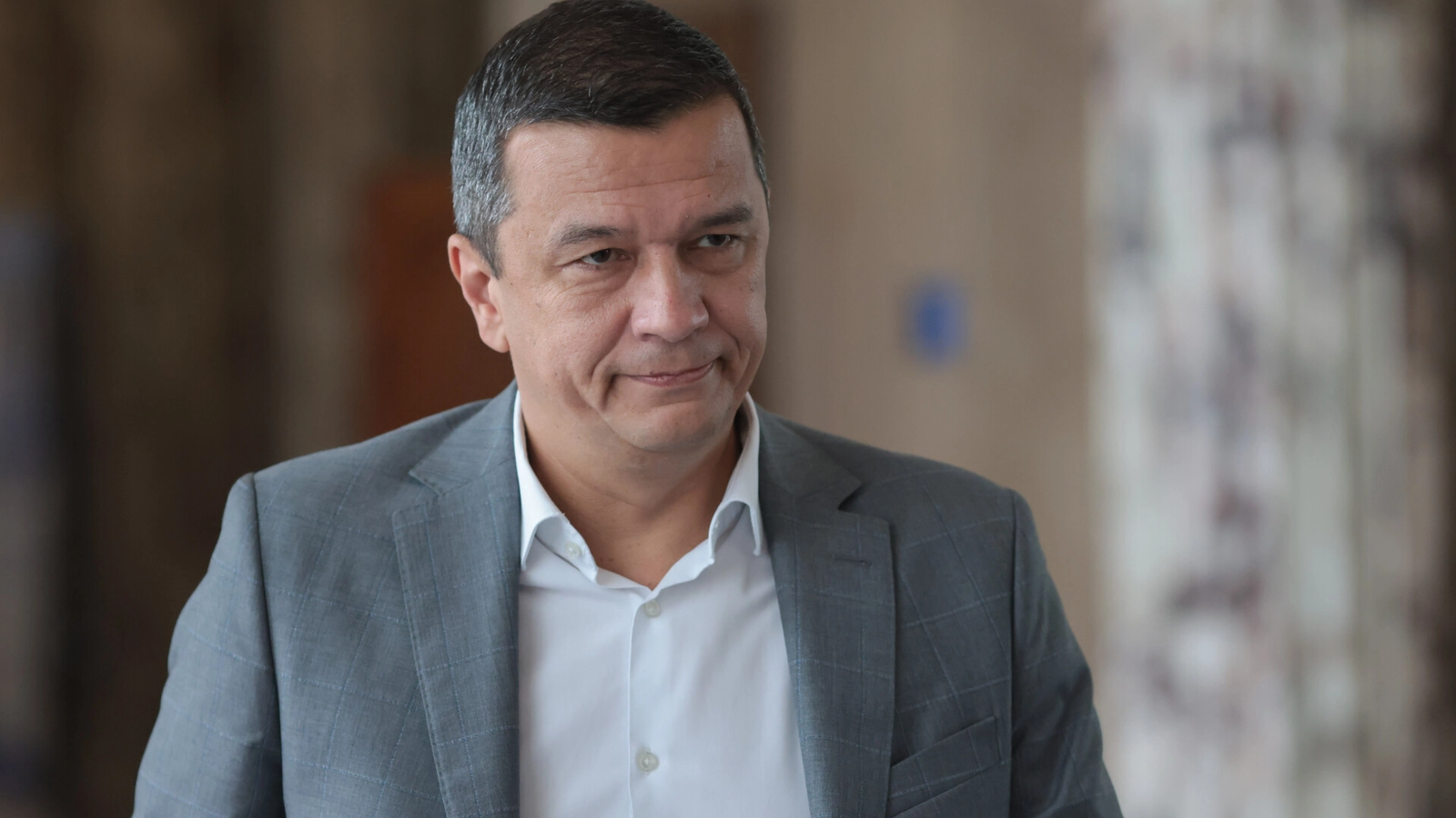 Liderul PSD, Sorin Grindeanu, a oferit explicații privind amânarea adoptării legii salarizării, subliniind că decizia a fost luată la nivel de coaliție și că în 2024 s-a optat pentru prioritizarea legii pensiilor