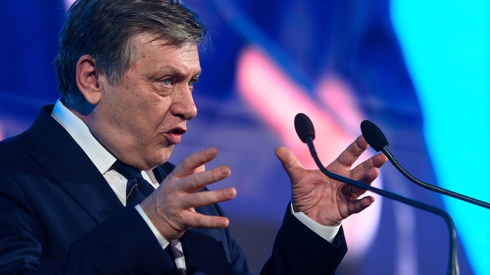 Crin Antonescu, candidatul comun al PSD-PNL-UDMR la alegerile prezidențiale din 2025, a declarat sâmbătă seară că, dacă ar fi câștigat, nu l-ar fi desemnat pe Ilie Bolojan în funcția de prim-ministru