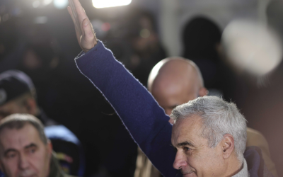 Dana Budeanu analizează ascensiunea publică a lui Călin Georgescu, punând sub semnul întrebării imaginea sa de „salvator” și avertizând asupra influenței rețelelor sociale în promovarea unor figuri publice lipsite de experiență politică
