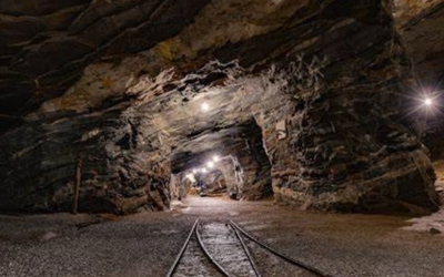 România pregătește relansarea a două sectoare strategice: industria de apărare și exploatarea resurselor minerale