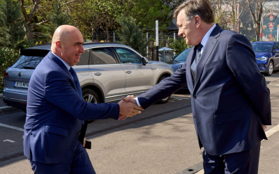Crin Antonescu critică aspru acțiunile guvernamentale: „Suficienți proști în România care să creadă propaganda” Crin Antonescu, fost lider al Partidului Național Liberal (PNL), a lansat critici vehemente la adresa premierului demis Ilie Bolojan și a ministrului Energiei, Radu Miruță, acuzându-i că prioritizează imaginea publică în detrimentul rezolvării problemelor reale ale țării