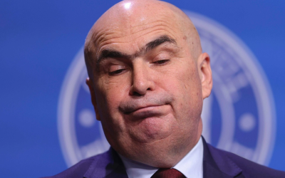 Sindicatul Angajaților din Aparatul de Lucru al Guvernului (SAALG) acuză Guvernul condus de Premierul ILIE BOLAJAN de o politică de austeritate aplicată diferențiat, subliniind un presupus dublu standard atunci când vine vorba de investiții sportive față de domeniile esențiale precum sănătatea și educația