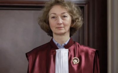 AUR solicită explicații după întâlnirea dintre Elena Simina Tănăsescu și Ilie Bolojan Europarlamentarul AUR, Georgiana Teodorescu, a cerut clarificări publice din partea președintei Curții Constituționale, Elena Simina Tănăsescu, și a premierului demis Ilie Bolojan, în urma informațiilor apărute conform cărora cei doi s-ar fi întâlnit pe 14 august