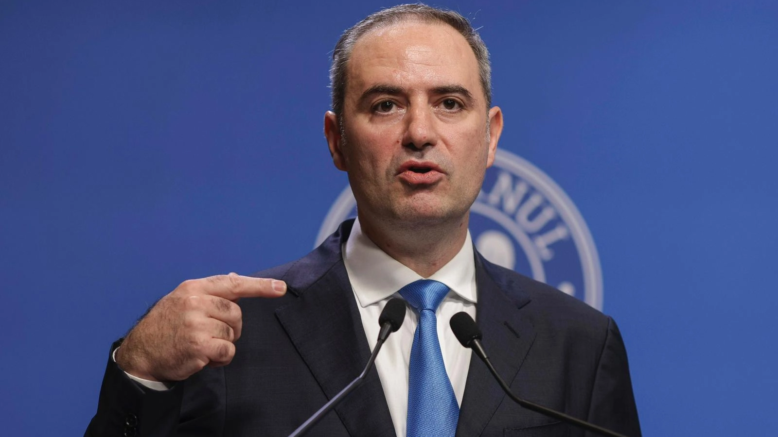 Ministrul Finanțelor, Alexandru Nazare, a evitat să ofere un răspuns direct la întrebarea dacă ar accepta funcția de premier, în cazul unei propuneri