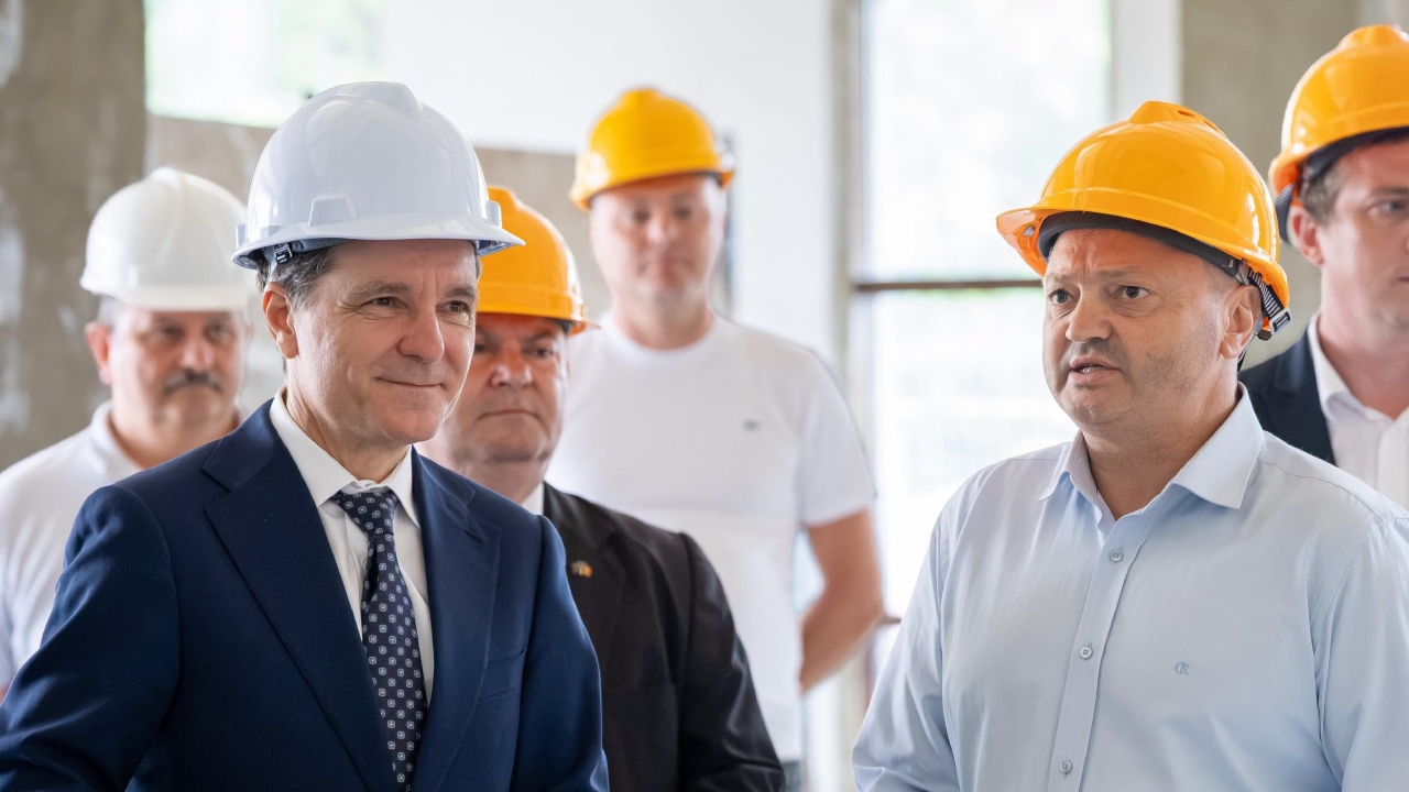 Președintele Nicușor Dan, vizită în Republica Moldova: Accent pe legăturile româno-moldovenești și pe proiectele comune Președintele Nicușor Dan a efectuat joi o vizită în orașul Cahul, Republica Moldova, înaintea unei întrevederi oficiale cu președinta MAIA SANDU la Chișinău